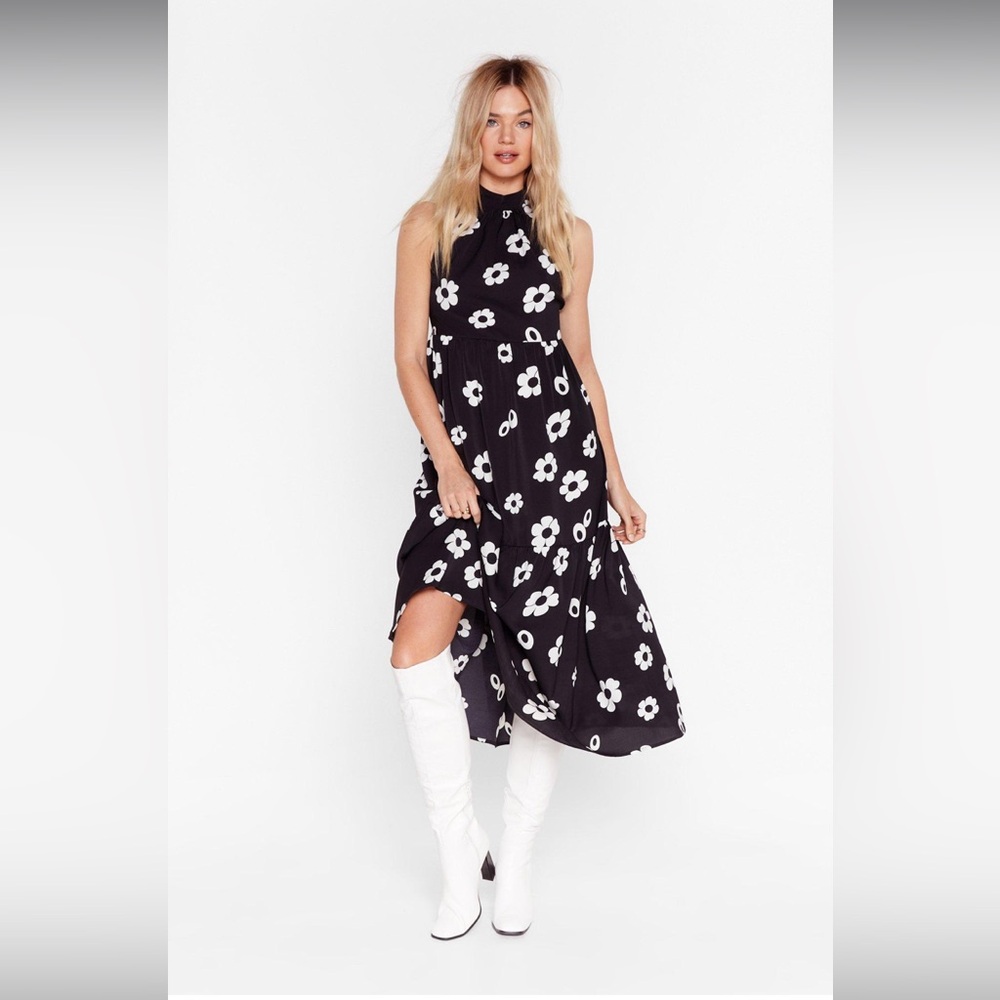Nasty Gal NWT Sleeveless High Neck Floral Midi Dress